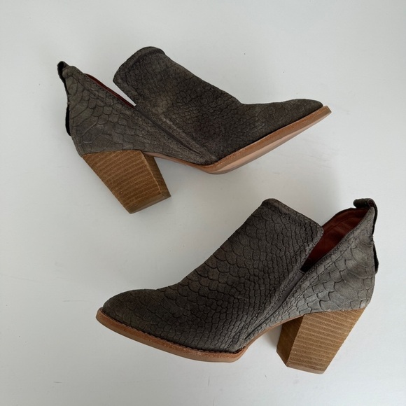 Jeffrey Campbell womens gray suede croc embossed Rosalee booties size 7.5 - Picture 6 of 9